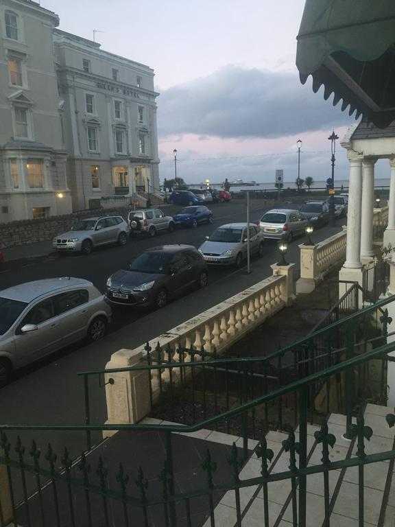 Queens Lodge Лландидно Екстер'єр фото